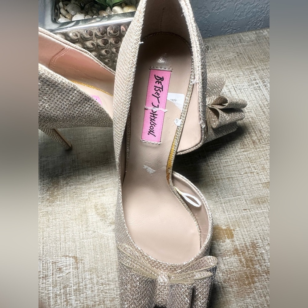 Betsey Johnson Glittering Bow Heels (#0145) - Picture 5 of 11